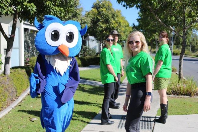 people-smiling-with-mascot-owl